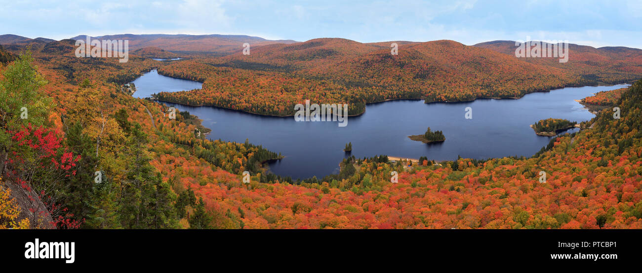 Mont Tremblant National Park Panoramaaussicht mit Herbstfarben, Kanada Stockfoto