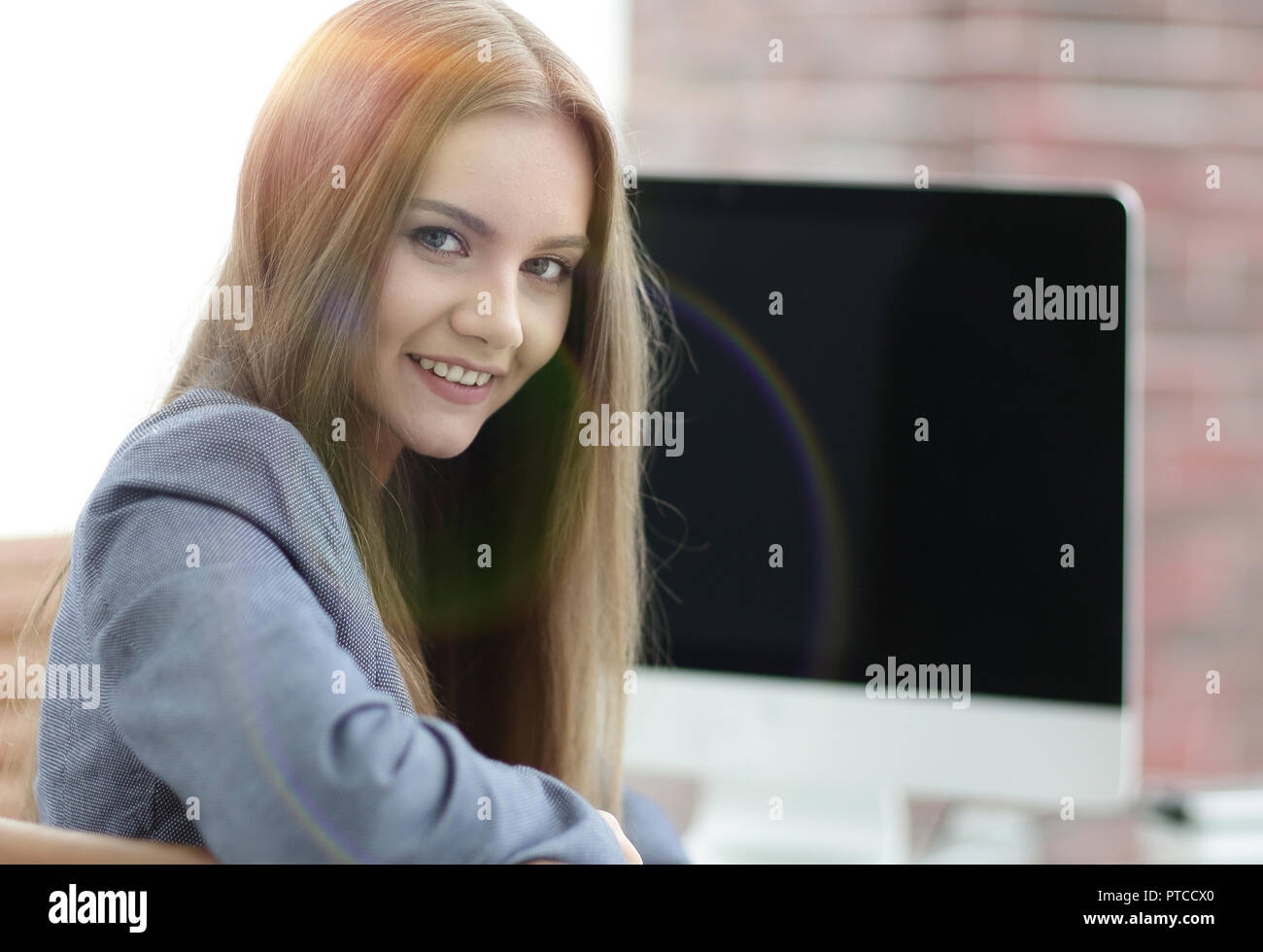 Frau Manager am Arbeitsplatz sitzen Stockfoto