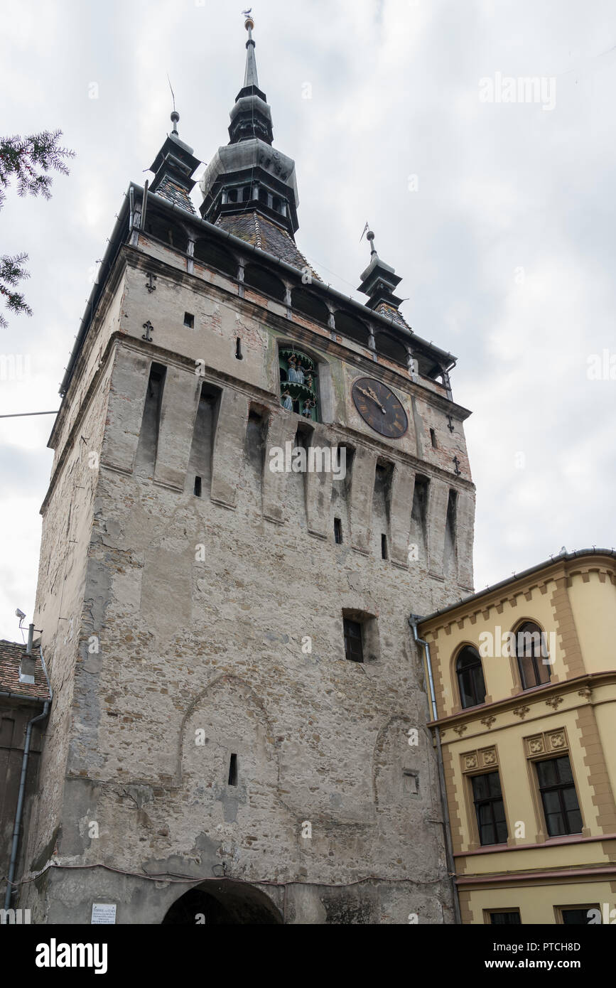 SIGHISOARA, Siebenbürgen/Rumänien - 17. SEPTEMBER: Die Clock Tower Gateway nach Sighisoara Siebenbürgen Rumänien am 17. September 2018 Stockfoto