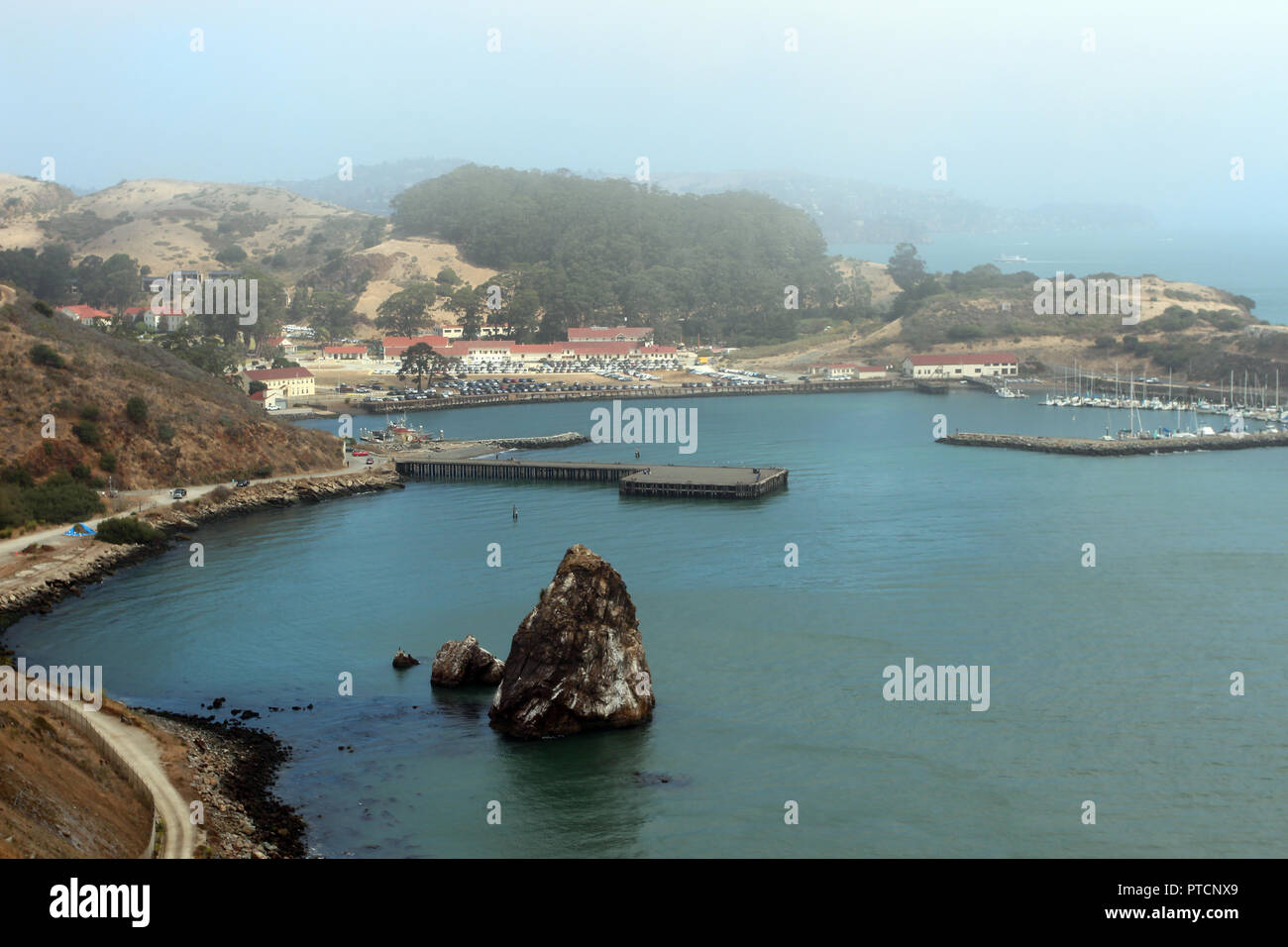 Ein Blick auf die Horseshoe Bay von der Golden Gate Bridge, Sausalito, Kalifornien, USA Stockfoto