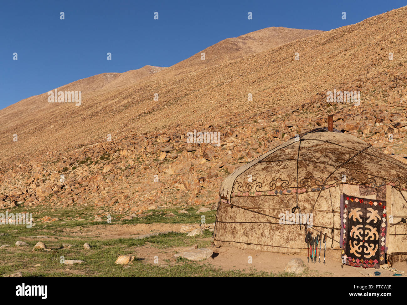Kirgisische jurte an entfernten Keng Shiber, der Ausgangspunkt für die Wanderung zu Bel Airyk Pass, Pamir, Gorno-Badakhshan, Tadschikistan. Stockfoto