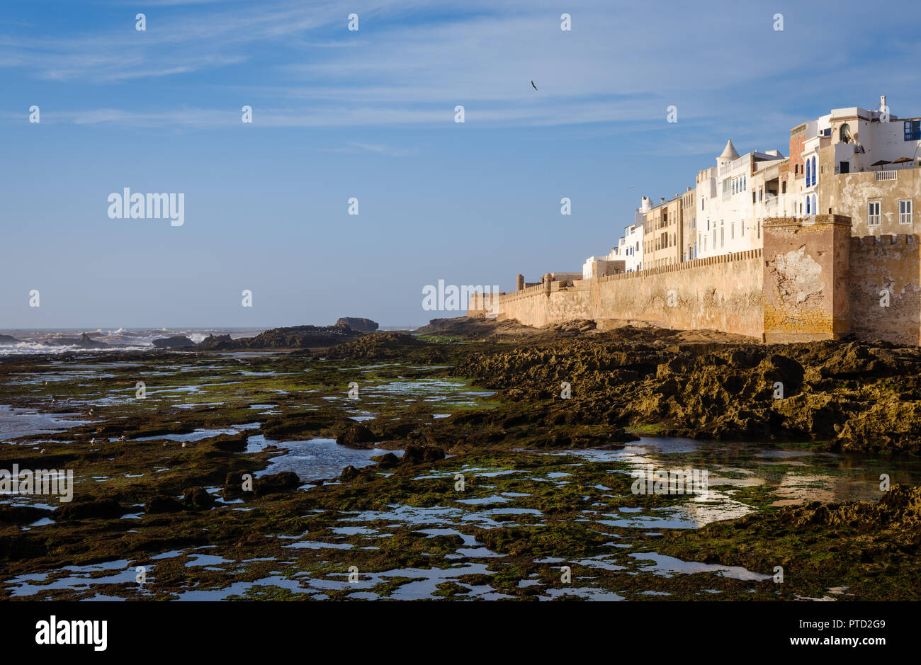 ESSAOUIRA, MAROKKO - ca. Mai 2018: Blick von Essaouira, Gezeiten-pools und befestigten Mauern. Stockfoto