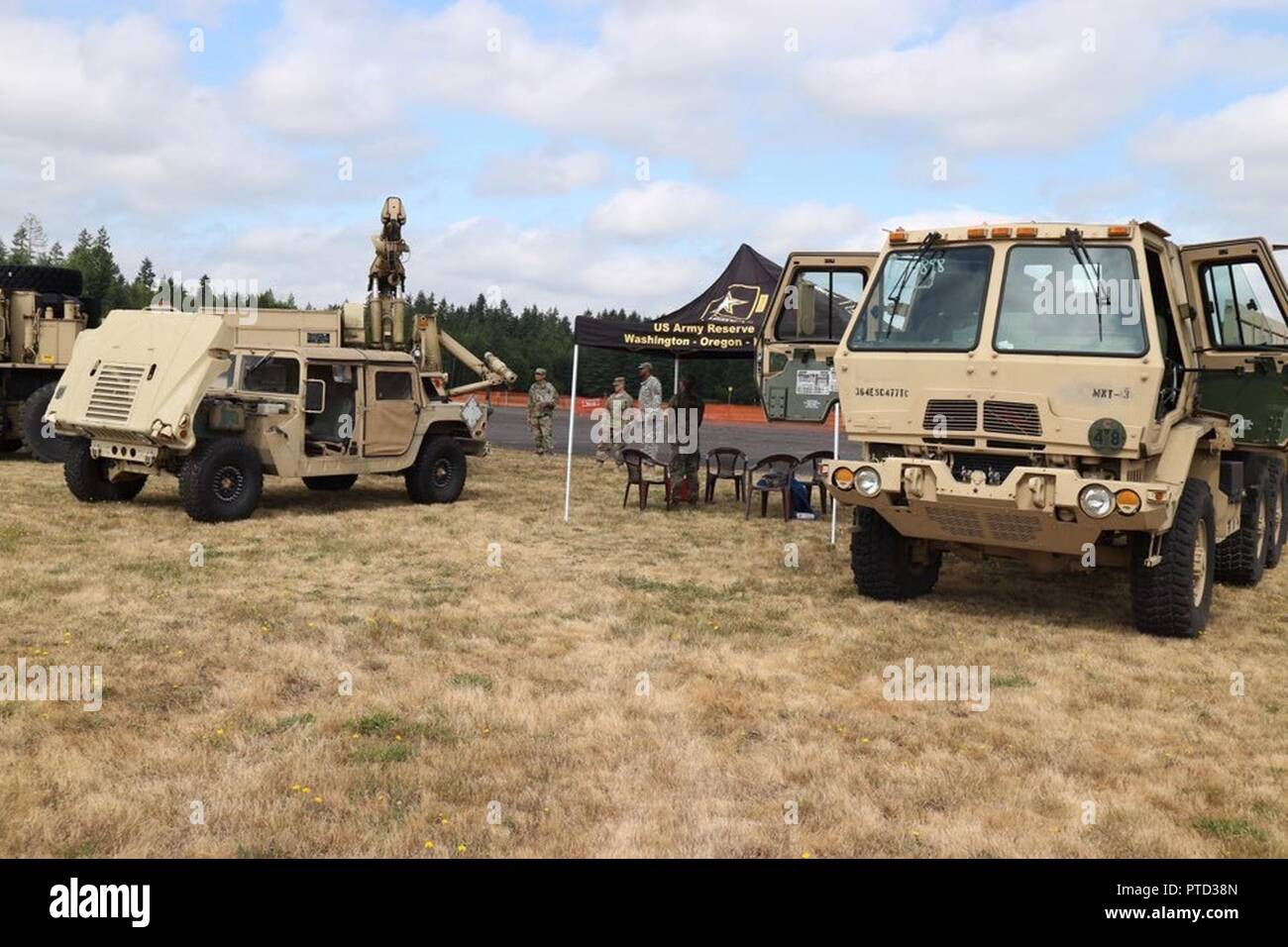 364 ESC Soldaten unterstützt die Arlington Fly-In 7-8 Juli, 2017. Stockfoto