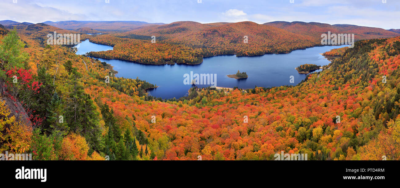Mont Tremblant National Park Panoramaaussicht mit Herbstfarben, Kanada Stockfoto