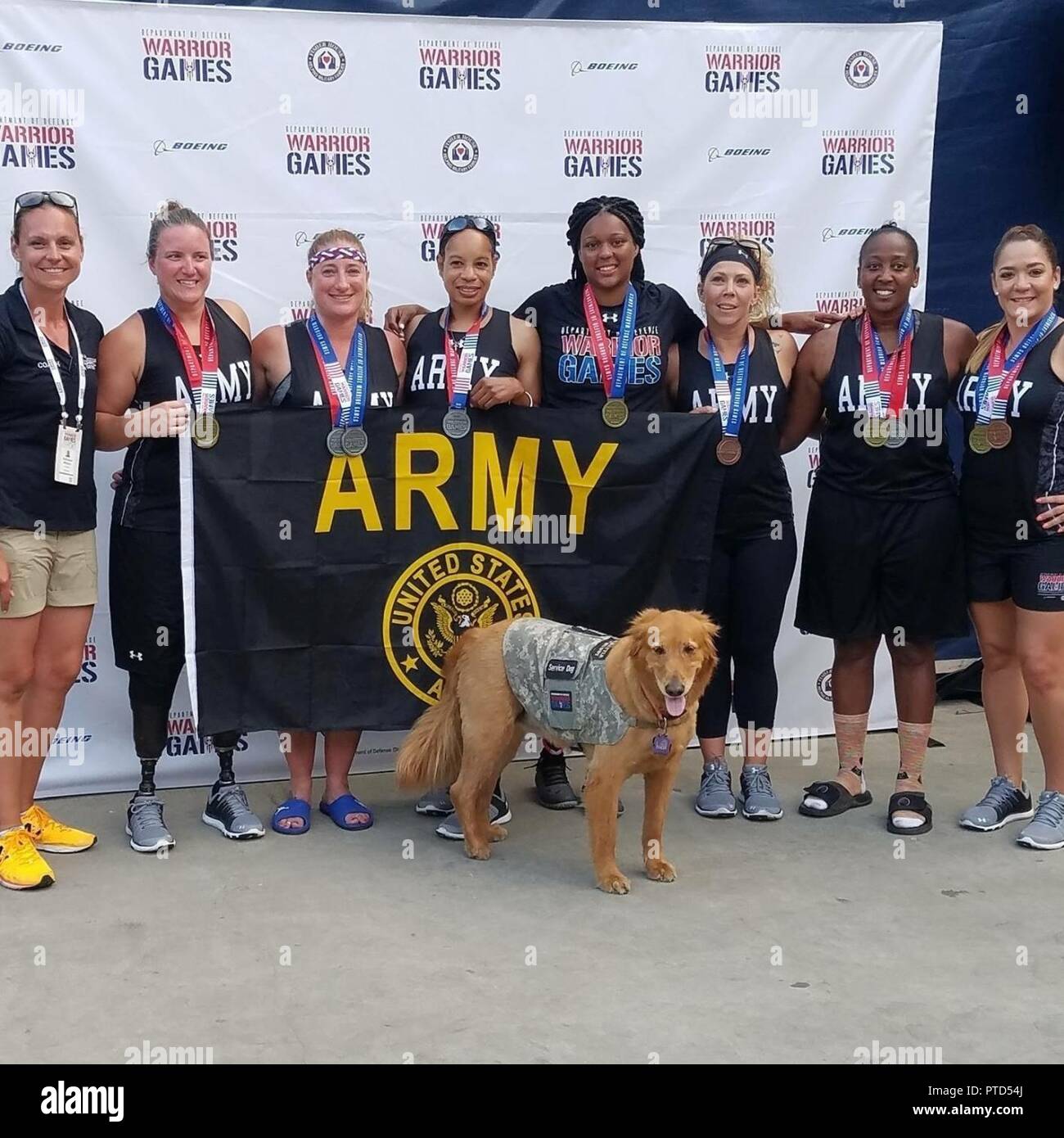 Sgt. 1. Klasse Heather Moran, 3. links, die 364. WSA vertretenen in der 2017 DoD Krieger spiele als Teil der Radfahren, Schießen, Kugelstoßen und Diskuswerfen Team. Der Krieger Spiele ist eine adaptive Sport Wettbewerb für die Verwundeten, Kranken und Verletzten service Mitglieder und Veteranen in acht Sportveranstaltungen in Chicago teilnehmenden von Juni 30 - Juli 08. Stockfoto