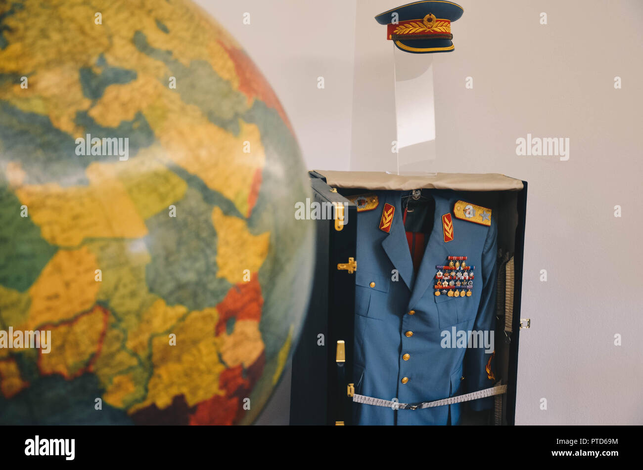 Uniformen der Josip Broz Tito, Museum von Jugoslawien, Belgrad, Serbien, Balkan, September 2018 Stockfoto