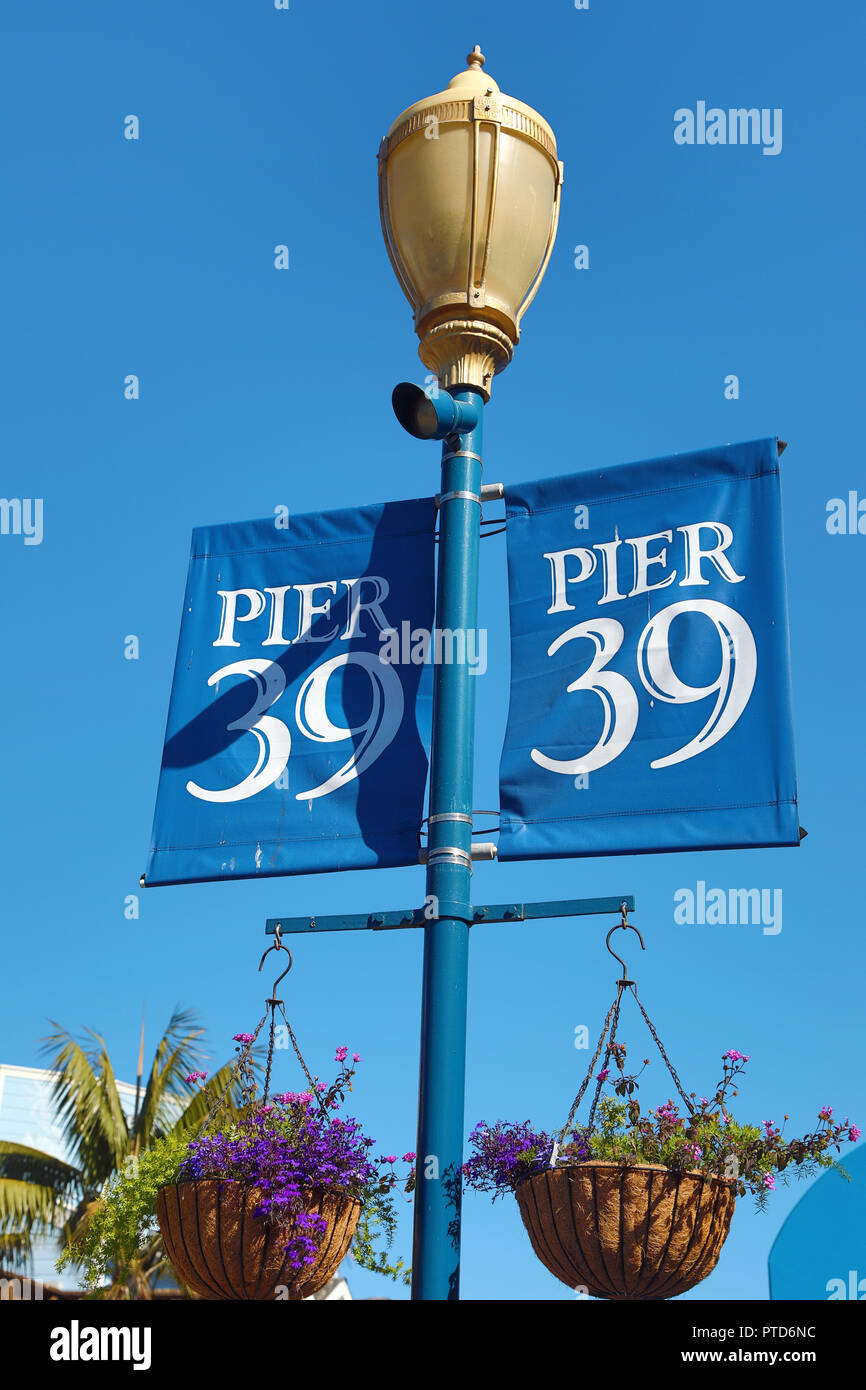 Pier 39 Flaggen in San Francisco, Kalifornien, USA Stockfoto
