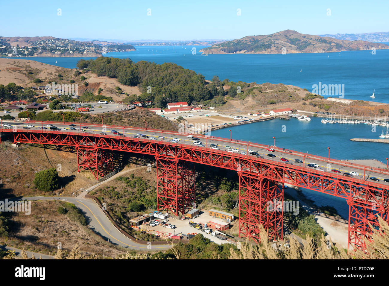 Straße, die zu den Golden Gate Bridge, San Francisco, Kalifornien, USA Stockfoto