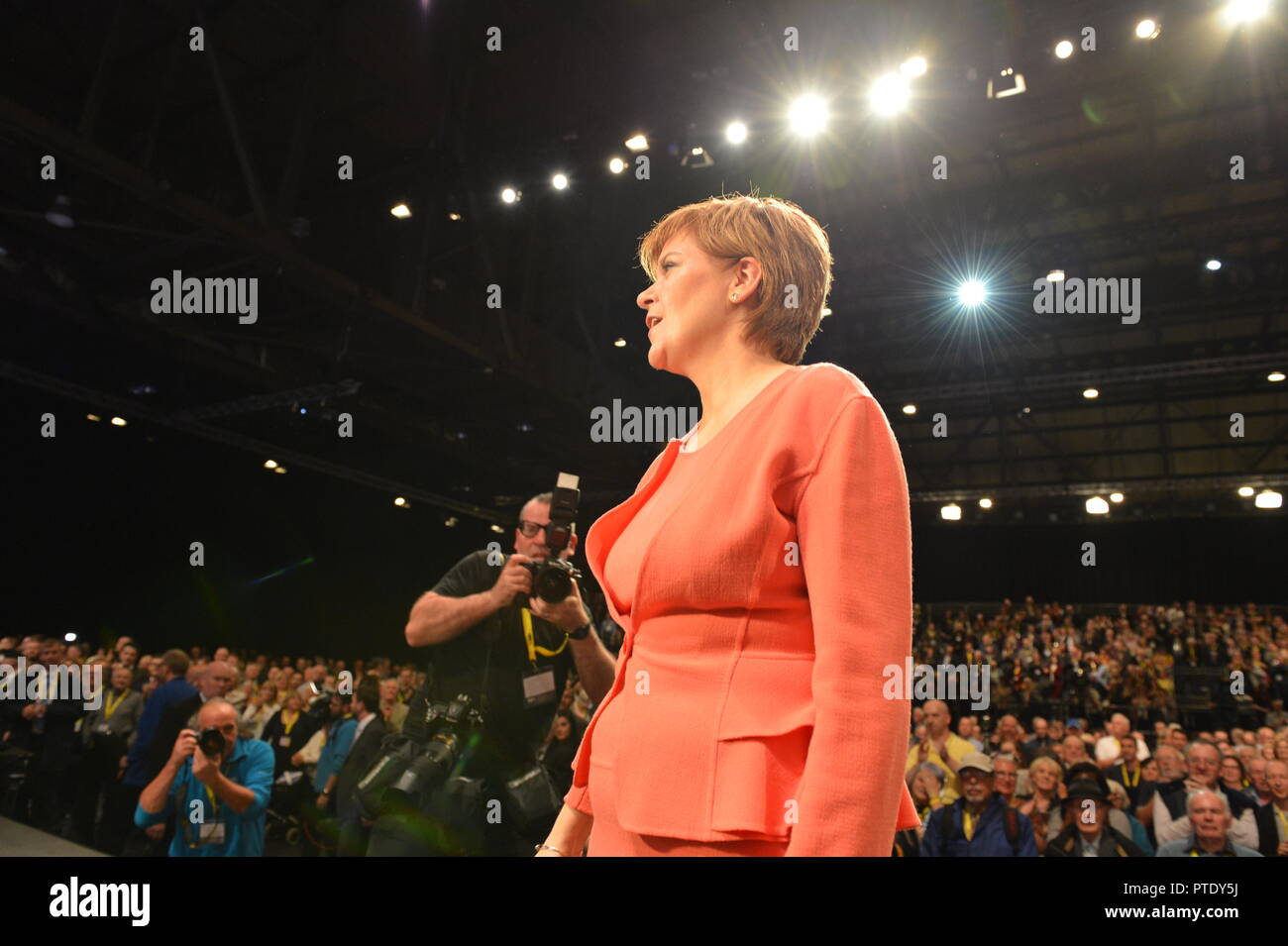 Glasgow, UK. 9. Oktober, 2018. Erster Minister - Nicola Sturgeon liefert ihrer Grundsatzrede Schließen der SNP Jährliche nationale Konferenz, SECC, Glasgow, UK. Credit: Colin Fisher/Alamy leben Nachrichten Stockfoto