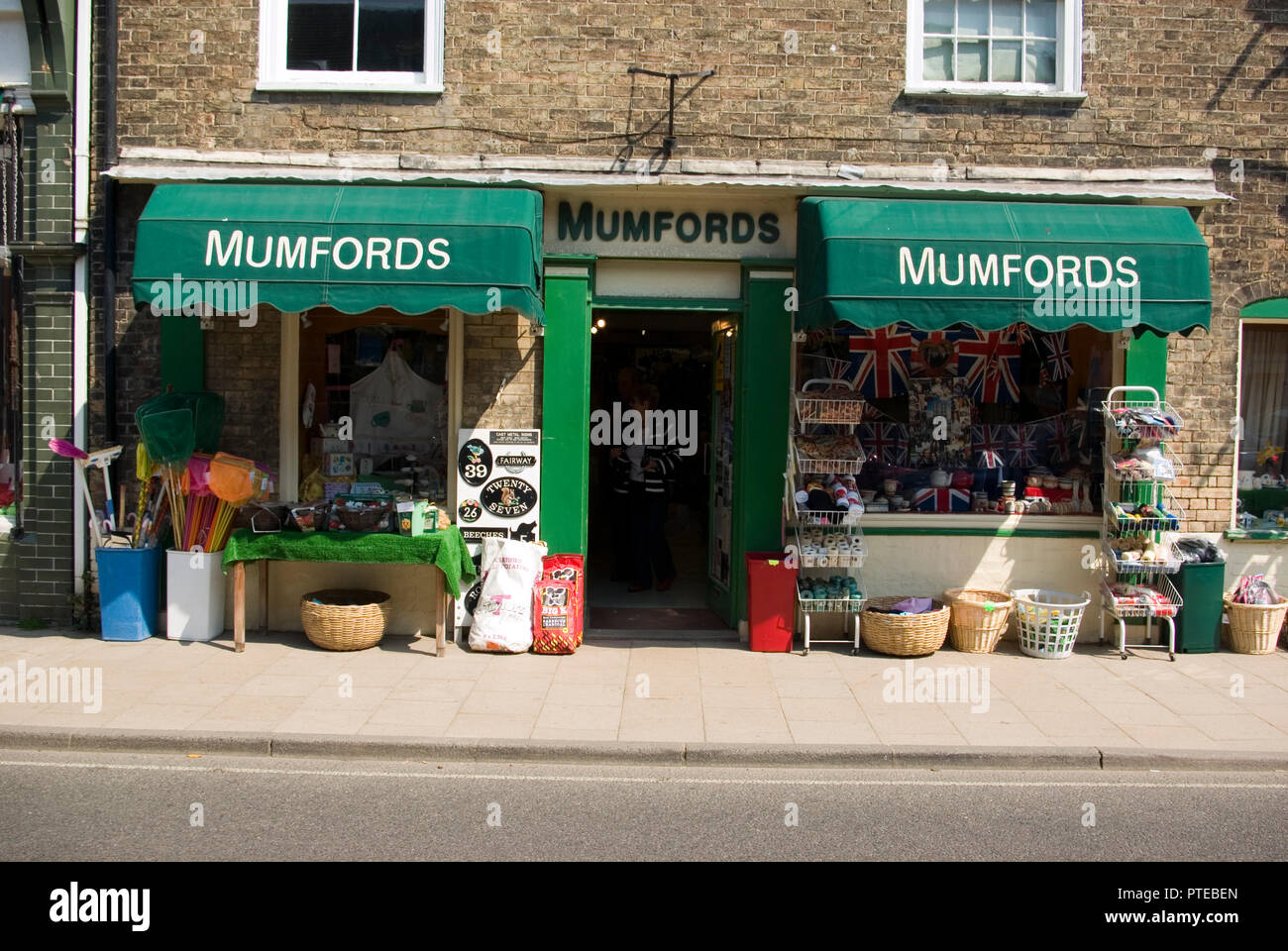 Mumfords Hardware, Southwold Stockfoto