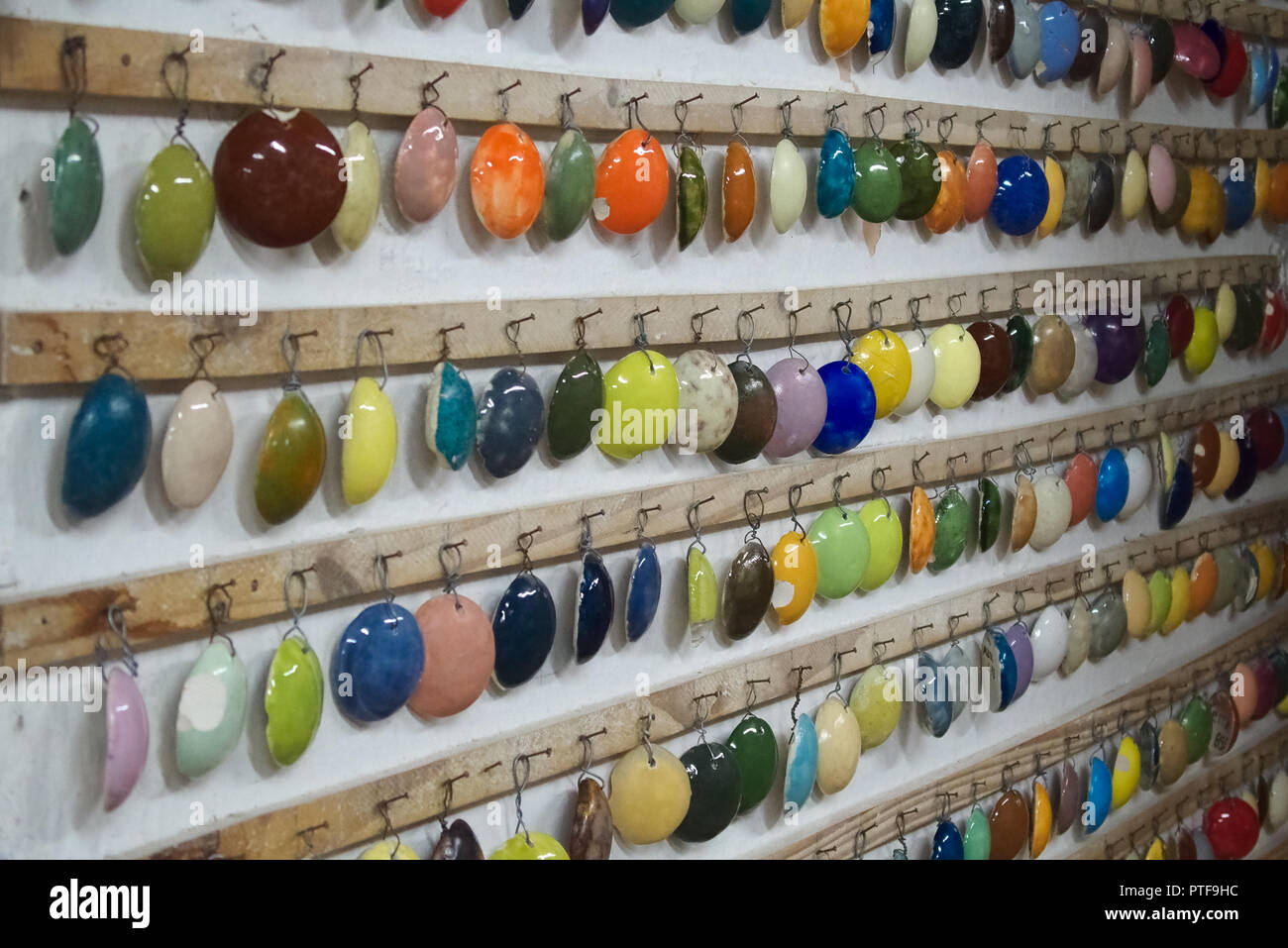 Keramische Farben Expo und Demo. Arten von Farben zu Keramik machen Stockfoto