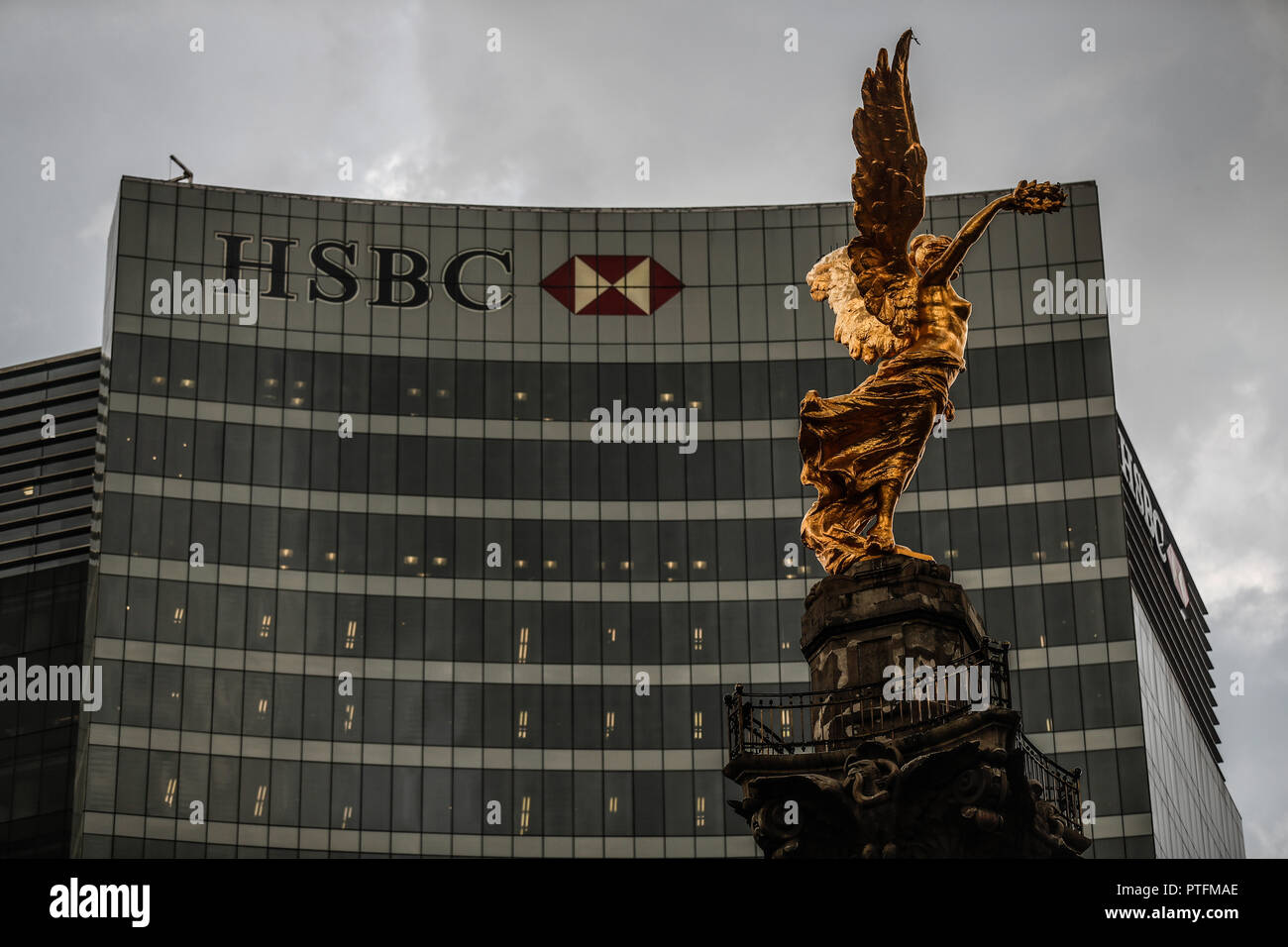 Denkmal für die Unabhängigkeit von Mexiko. Der Engel oder der Engel der Unabhängigkeit. Skulptur im Kreisverkehr an der Paseo de la Reforma in Mexiko Stadt. (Foto: Luis Gutierrez/NortePhoto.com)... Monumento a la Independencia de Mexico. El Angel o El Angel de la Independencia. Escultura ubicada en La Glorieta del Paseo de la Reforma de la Ciudad de México. (Foto: Luis Gutierrez/NortePhoto.com). Stockfoto