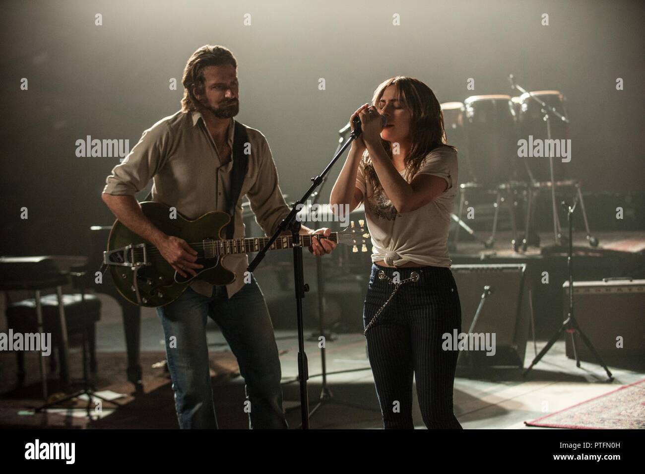 Ein Star wird geboren (2018) Bradley Cooper lady gaga Bradley Cooper (DIR) WARNER BROS/MOVIESTORE COLLECTION LTD. Stockfoto Ein Star wird geboren (2018) Bradley Cooper lady gaga Bradley Cooper (DIR) WARNER BROS/MOVIESTORE COLLECTION LTD. Stockfoto