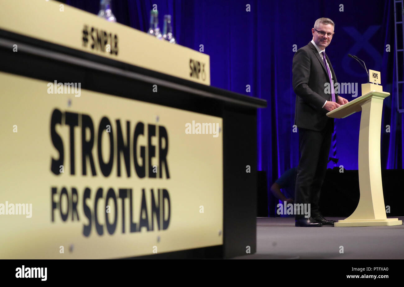 Kabinett Sekretär für Finanzen, Wirtschaft und Fair Work Derek Mackay an Tag drei des SNP Herbst Konferenz an der SEK, Glasgow. Stockfoto