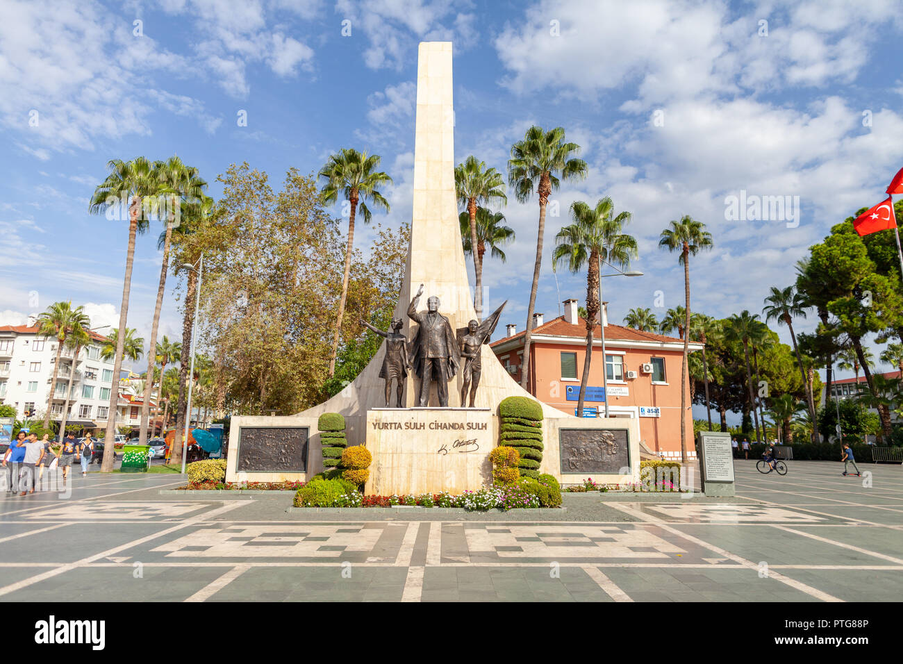 ALANYA/TÜRKEI - September 30, 2018: Atatürk Denkmal ist ein Denkmal oder Denkmal zu Mustafa Kemal Atatürk, dem Gründer der modernen Türkei Stockfoto