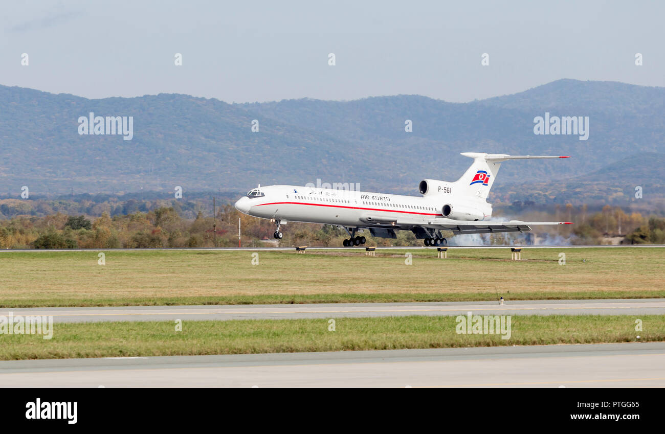 Russland, Wladiwostok, 10.05.2018. Passagierflugzeuges Tupolew Tu-154 der Air Koryo (Nordkorea) landet. Luftfahrt und Transport. Stockfoto