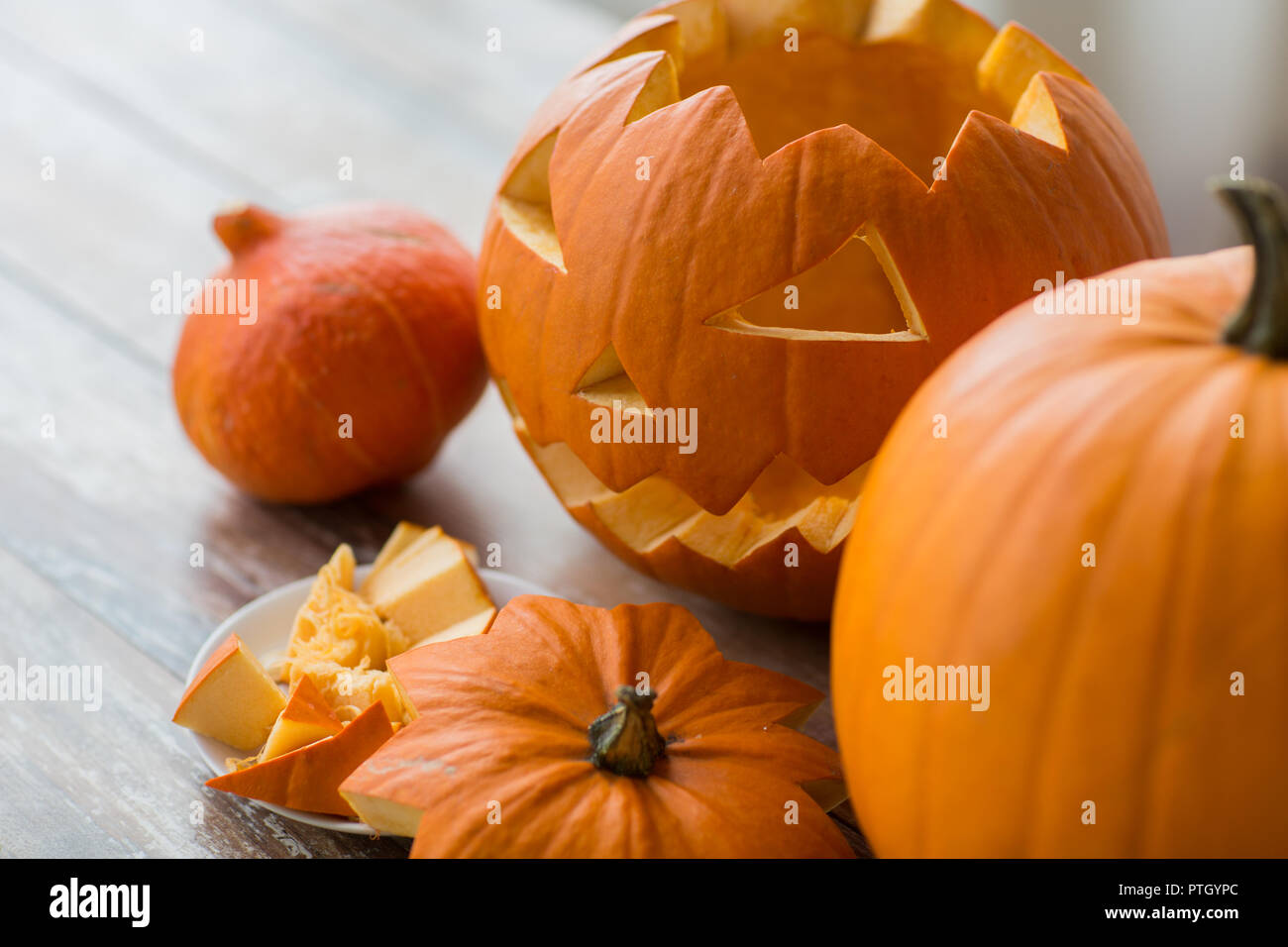 Jack-o-Lantern oder geschnitzte Halloween Kürbis Stockfoto