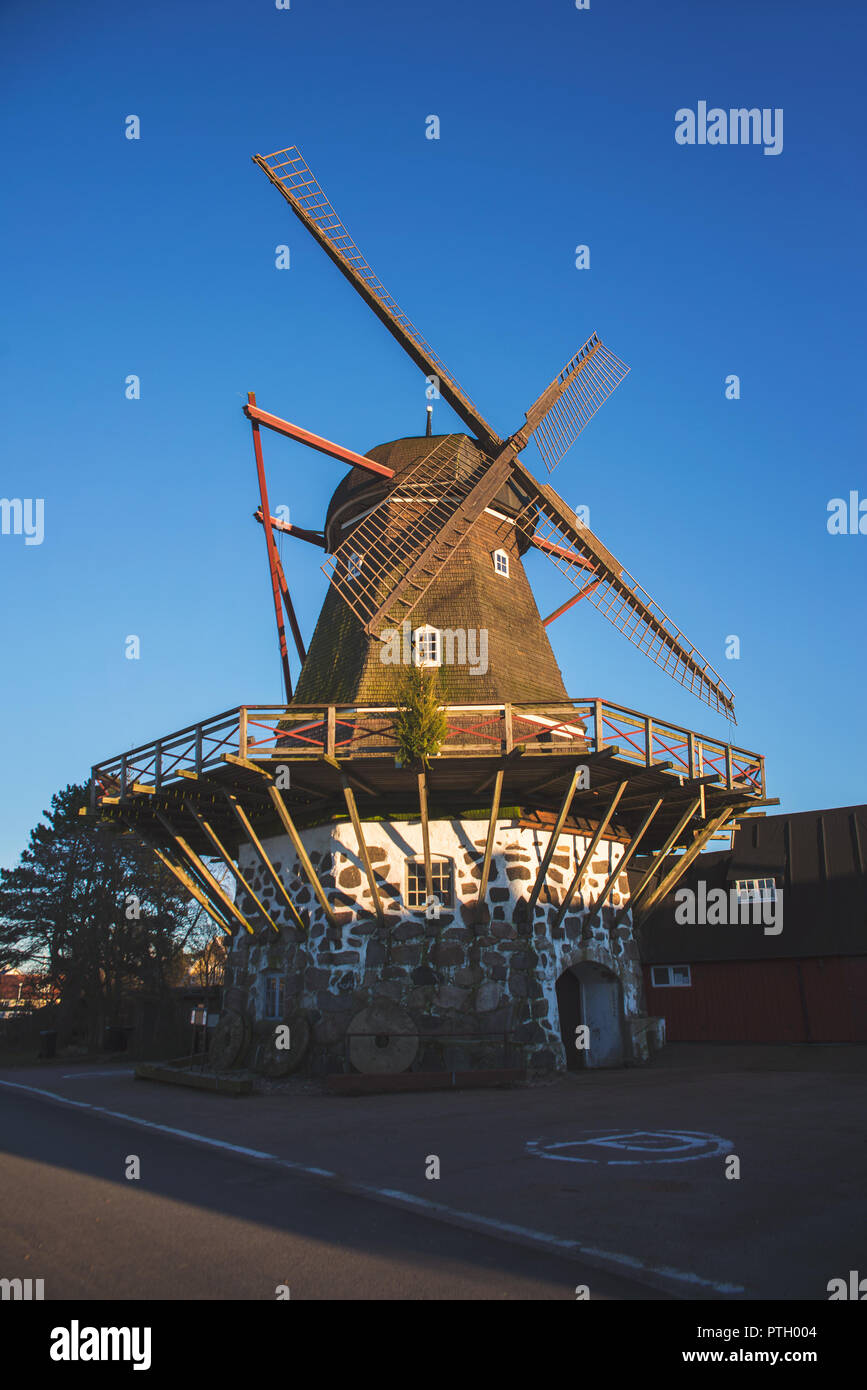 Mühle auf dem Hintergrund der Himmel Stockfoto