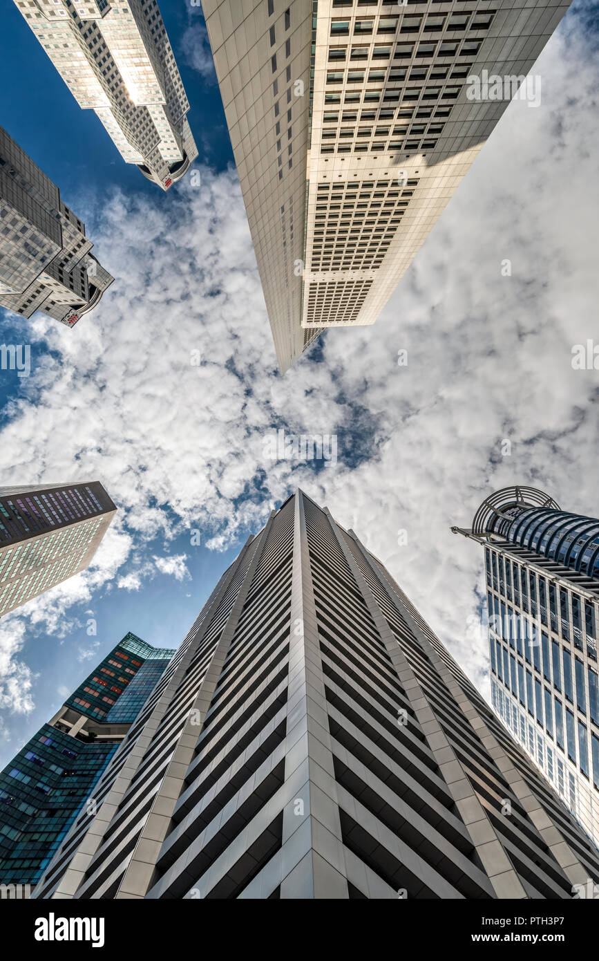 Low Angle View der Kern der Innenstadt Skyline, Singapur Stockfoto