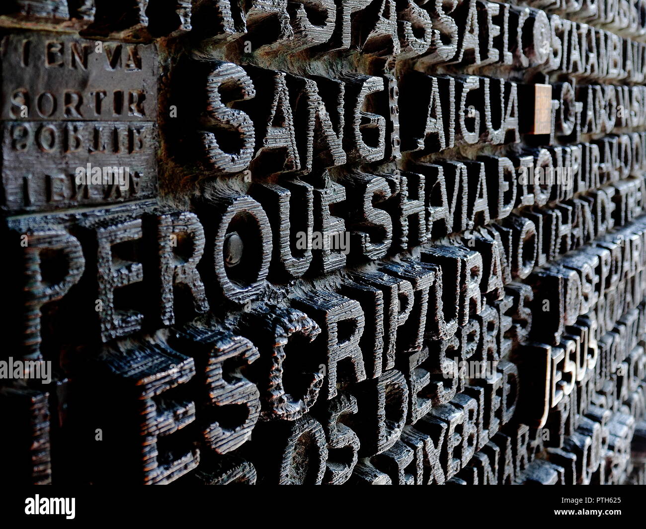 Schriftzug auf der Leidenschaft Tür der Sagrada Familia Stockfoto