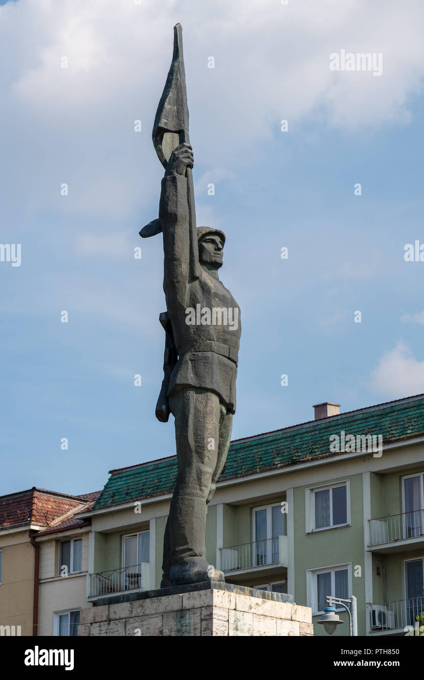 TARGU MURES, Siebenbürgen/Rumänien - 17. SEPTEMBER: Statue des Unbekannten rumänischer Soldat in Targu Mures Siebenbürgen Rumänien am 17. September 2018 Stockfoto