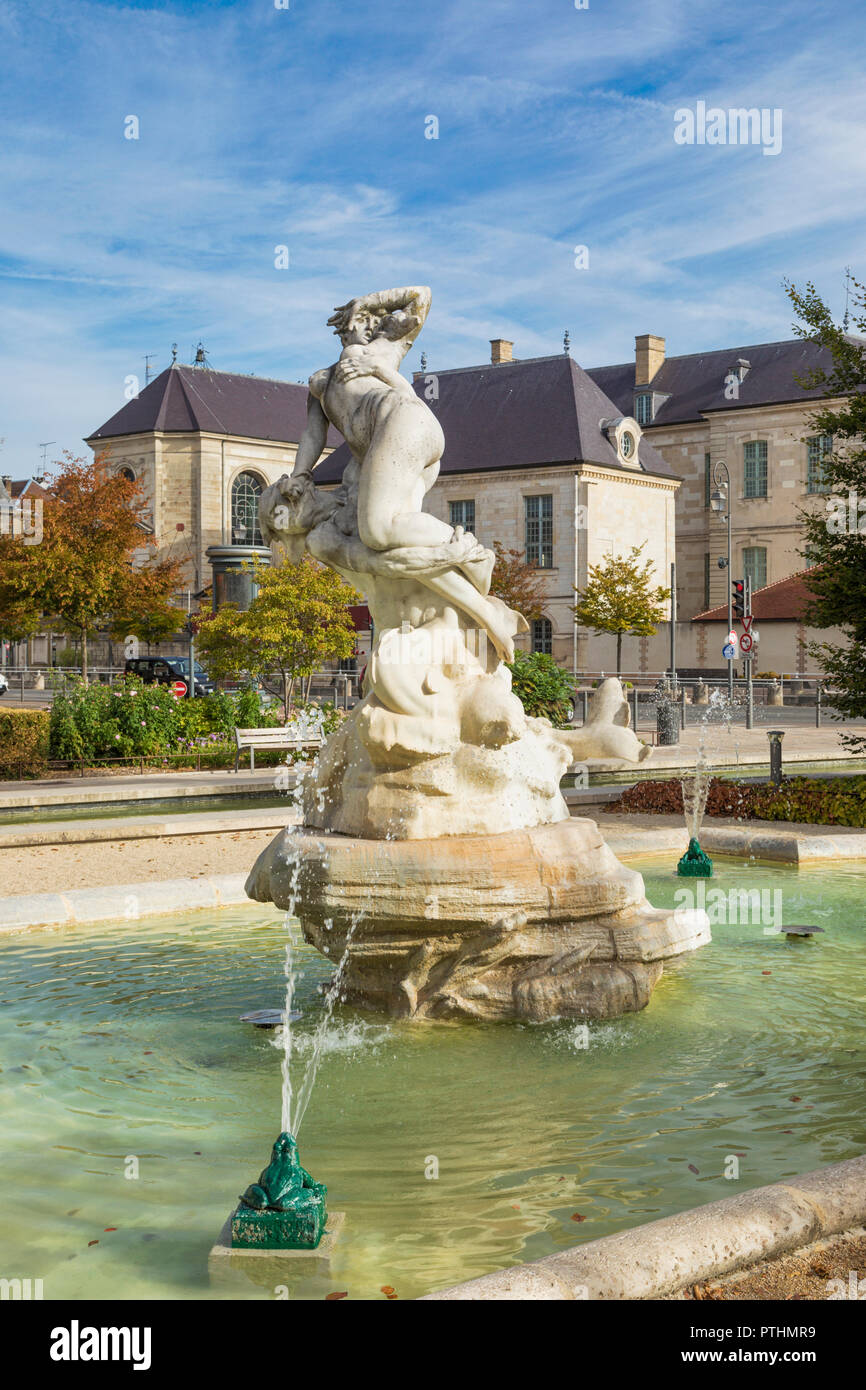 Brunnen auf dem Place de la Libération, Troyes, Aube, Franche-Comté, Grand-Est, Frankreich Stockfoto