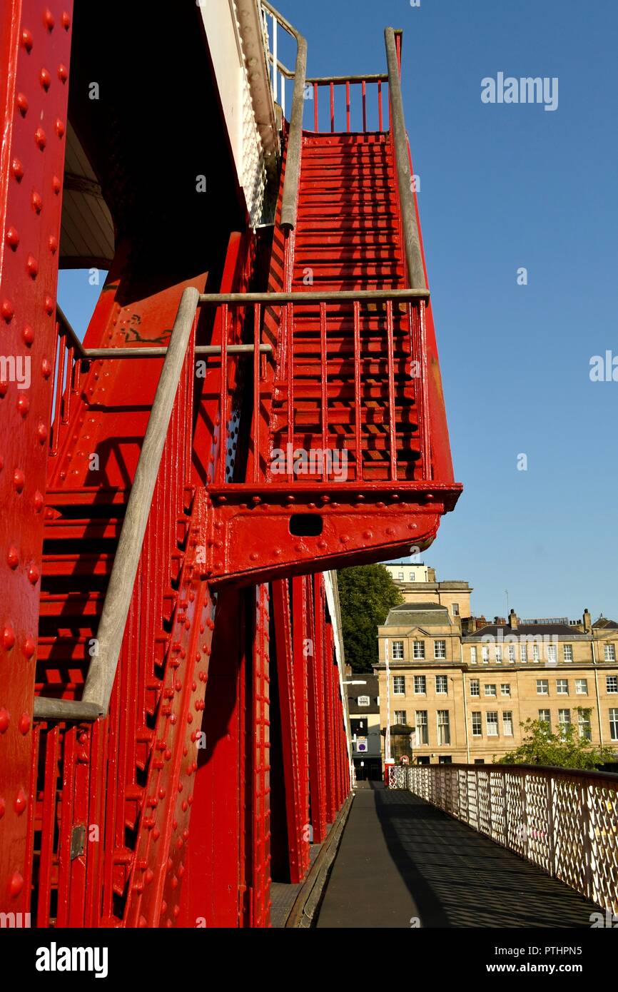 Treppen auf die Drehbrücke in Newcastle Stockfoto