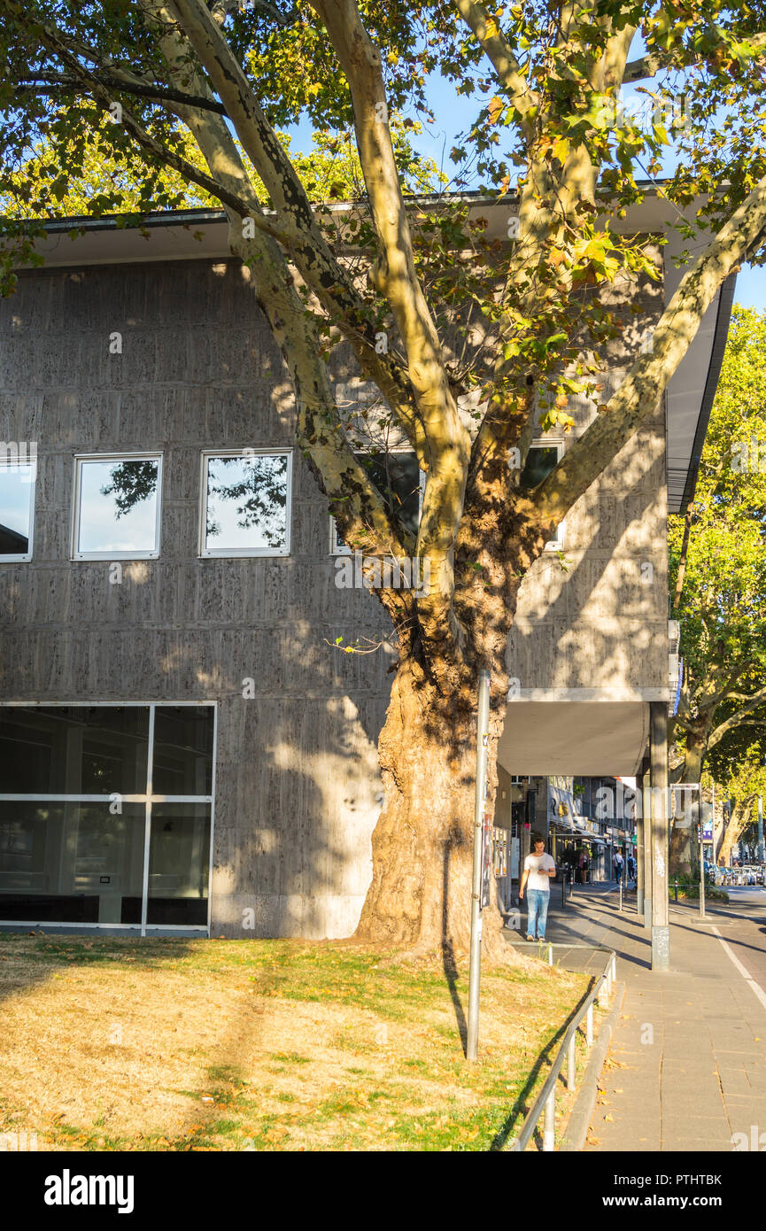 Brutalistischer 'die Brücke' von Wilhelm Riphahn 1949-50 vormals British Council, heute Kolnischer Kunstverein, Hahnenstraße Köln Nordrhein-Westfalen Deutschland Stockfoto
