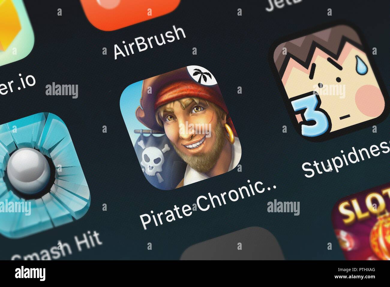 London, Großbritannien - 09.Oktober 2018: Screenshot der Pirat mobile Chronik App von Nordcurrent Symbol auf einem iPhone. Stockfoto