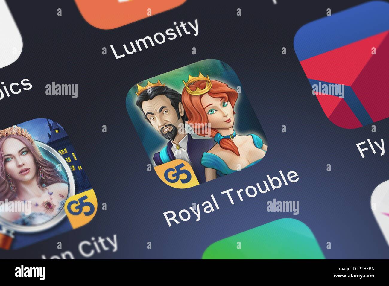 London, Großbritannien - 09 Oktober, 2018: Die Royal Trouble mobile App von G5 Entertainment AB auf einem iPhone Bildschirm. Stockfoto