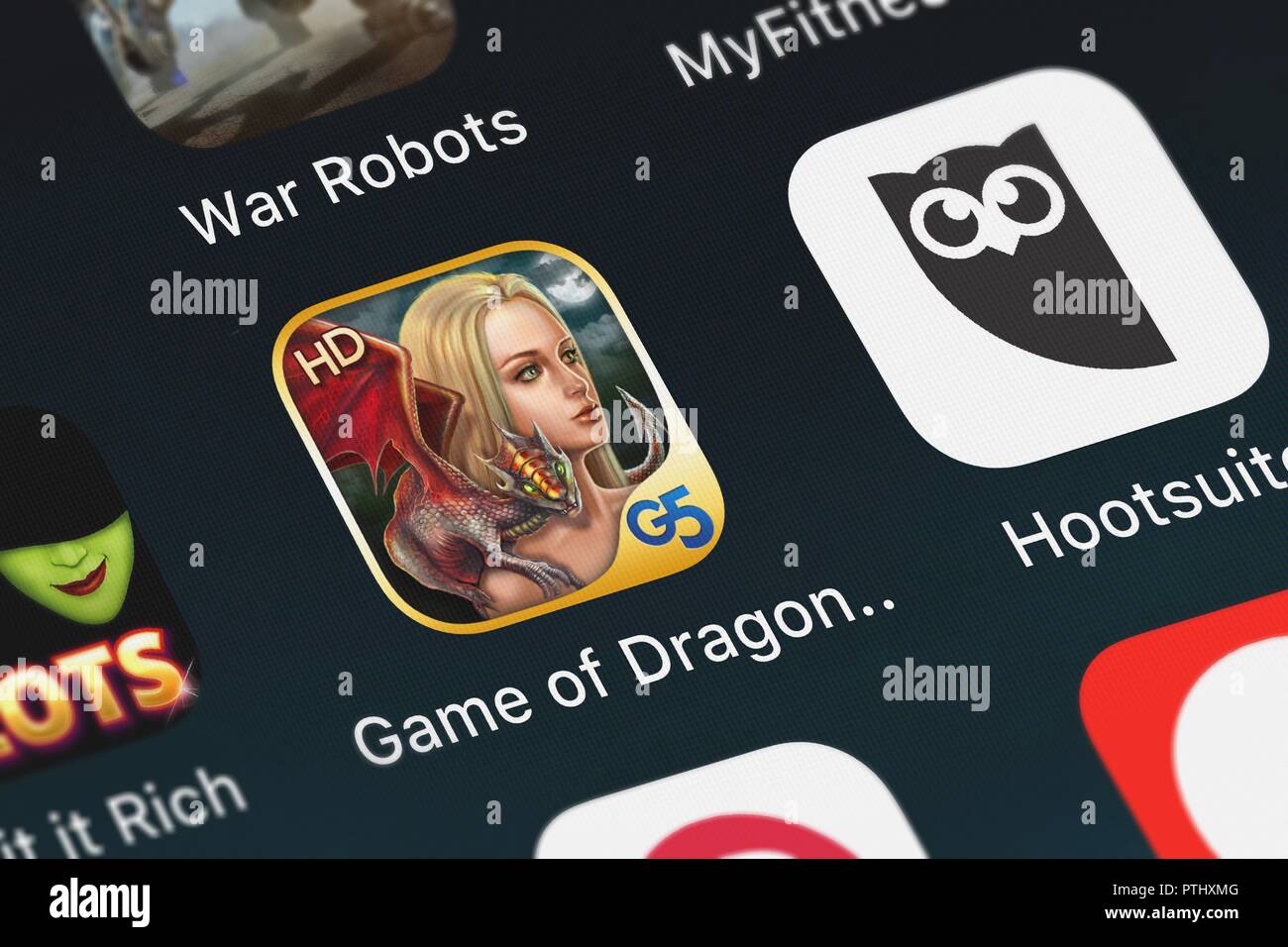 London, Großbritannien - 09 Oktober, 2018: Das Spiel der Drachen HD (Voll) mobile App von G5 Entertainment AB auf einem iPhone Bildschirm. Stockfoto