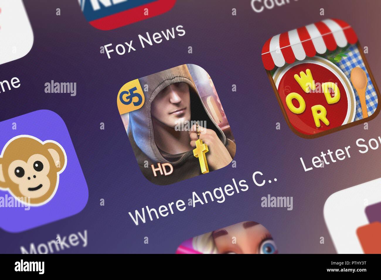 London, Großbritannien - 09.Oktober 2018: Screenshot der Wo Engel Weinen: Tränen der Gefallenen HD mobile App von G5 Entertainment AB Symbol auf einem i Stockfoto