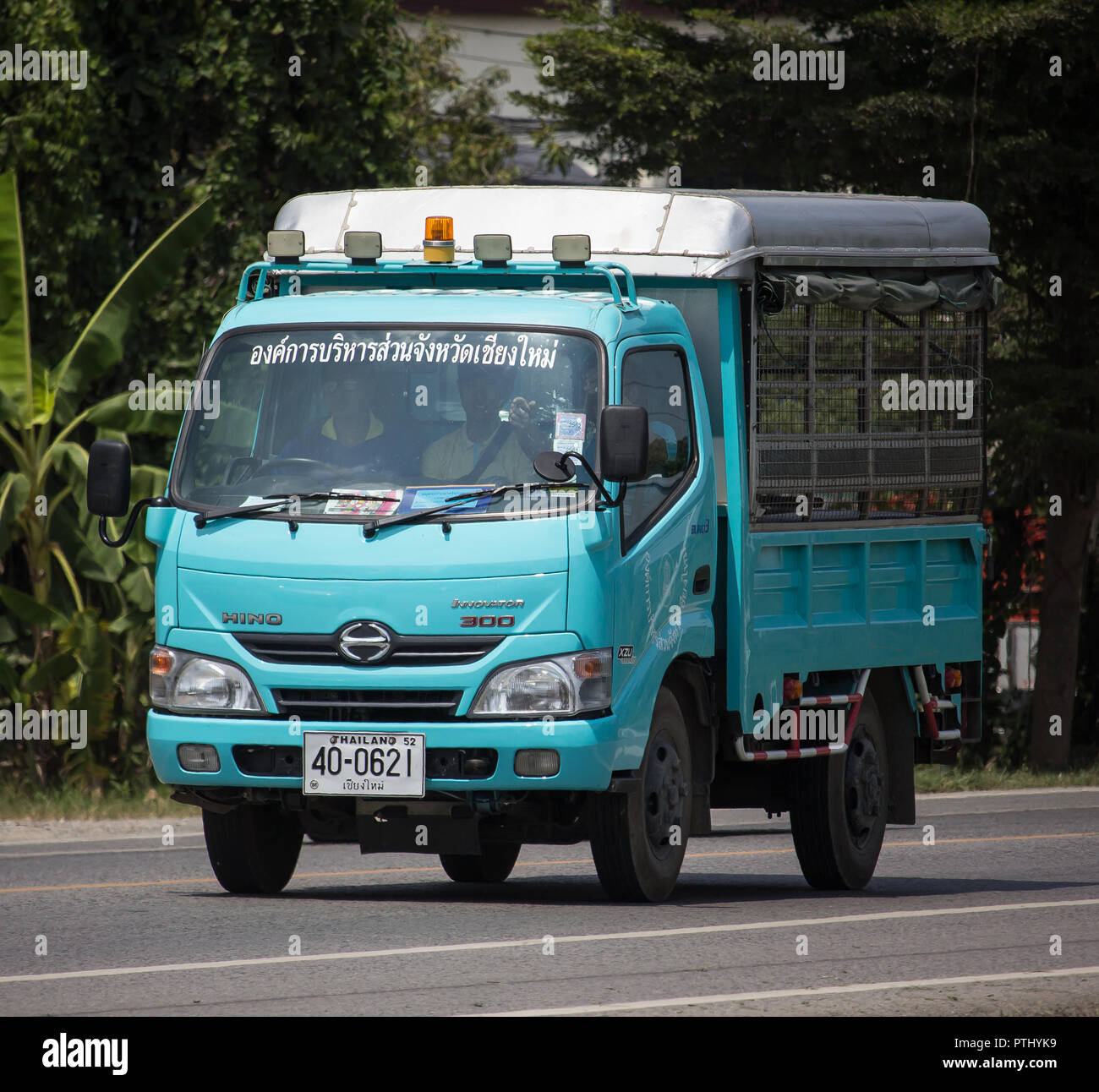 Chiangmai, Thailand - 17. September 2018: Lkw von Chiang Mai Provinz administrative Organisation. Foto an der Straße Nr. 121 ca. 8 km von der Innenstadt von Chi Stockfoto