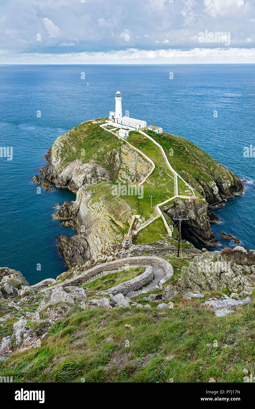 South Stack Leuchtturm aus Holy Island, Teil der Weg in der Nähe von Holyhead ANGLESEY Wales UK September 0312 gelegen Stockfoto
