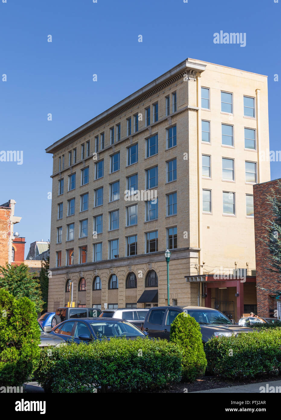 JOHNSON CITY, TN, USA -9/30/18: Die 7-stöckigen Türmen in der Innenstadt steht auf East Main St., in Johnson City. Stockfoto