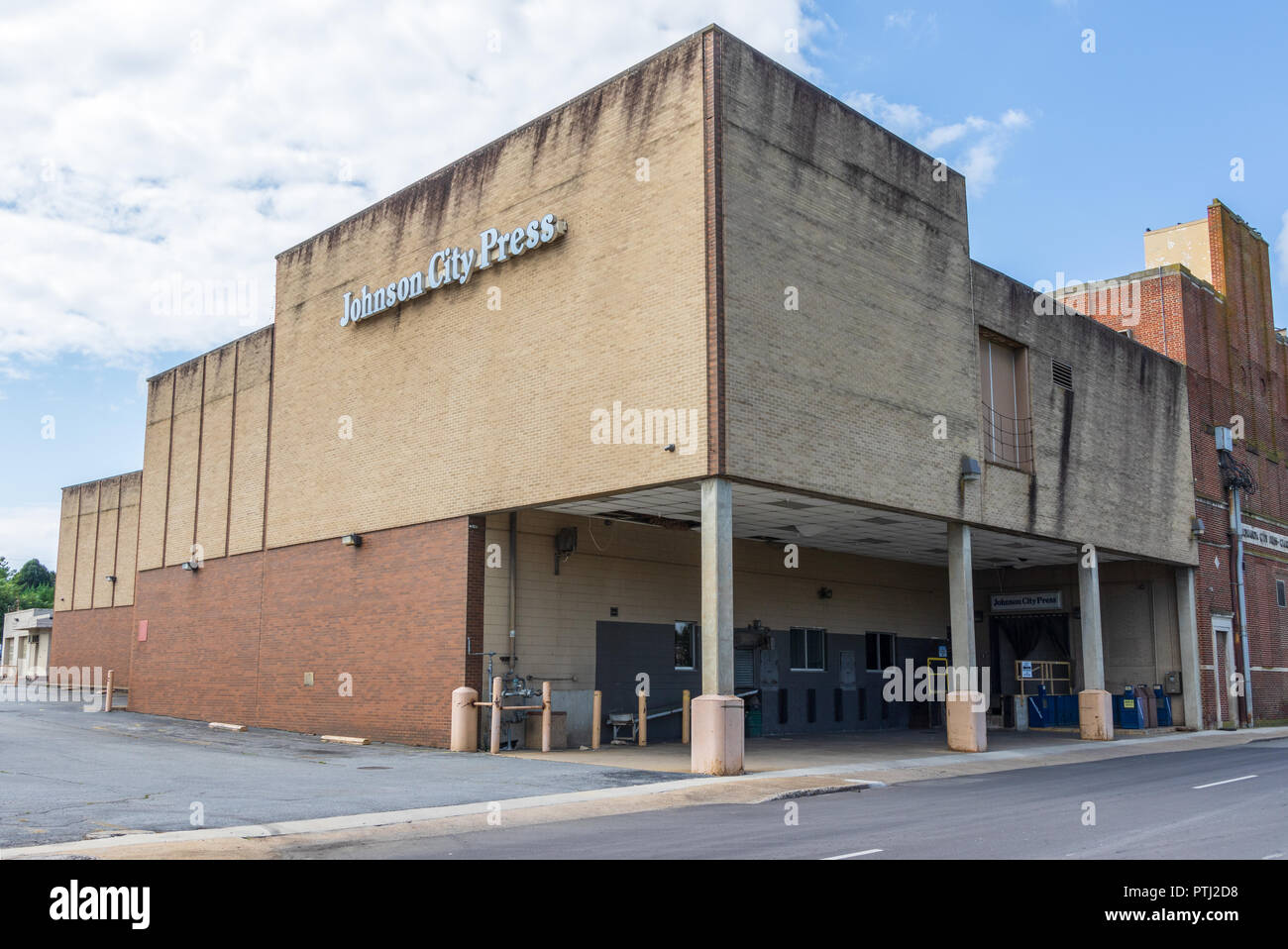 JOHNSON CITY, TN, USA -9/30/18: Das Gebäude in der Innenstadt von Gehäuse der Stadt Zeitung, die Johnson City Press. Stockfoto