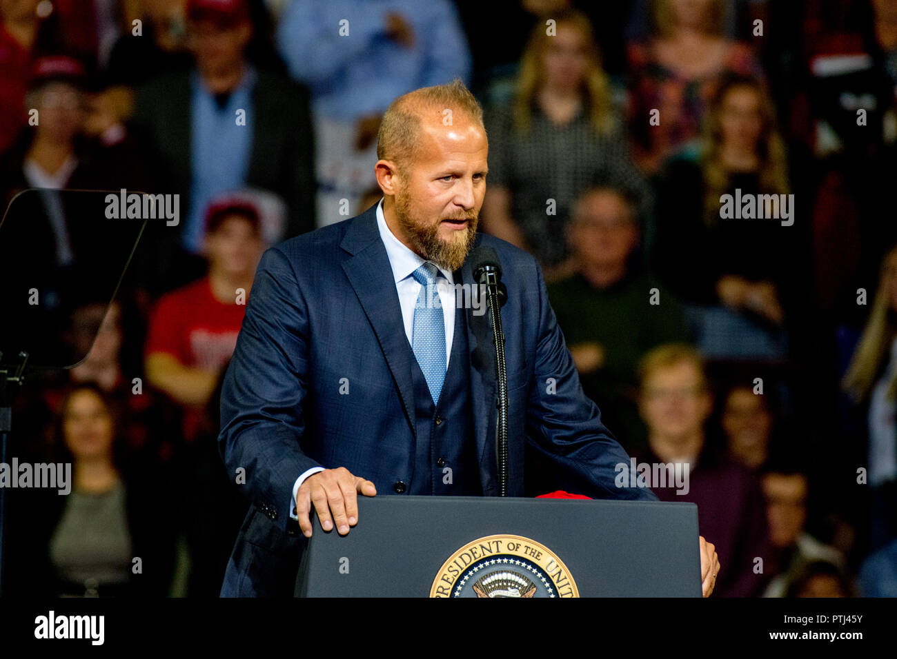 Brad Parscale eine native Kansan von Topeka wer war der Digital Media Direktor für die Donald Trump Kampagne 2016 und hat jetzt, da die Kampagne Manager für Kampagne zur Wiederwahl ist Trumpf 2020 Adressen der MAGA Rallye in der Langdon Arena, wo er an der High School Basketball topeka Kansas, USA, Oktober 6, 2018 (Foto von Mark Reinstein/Corbis über Getty Images genannt worden) Stockfoto