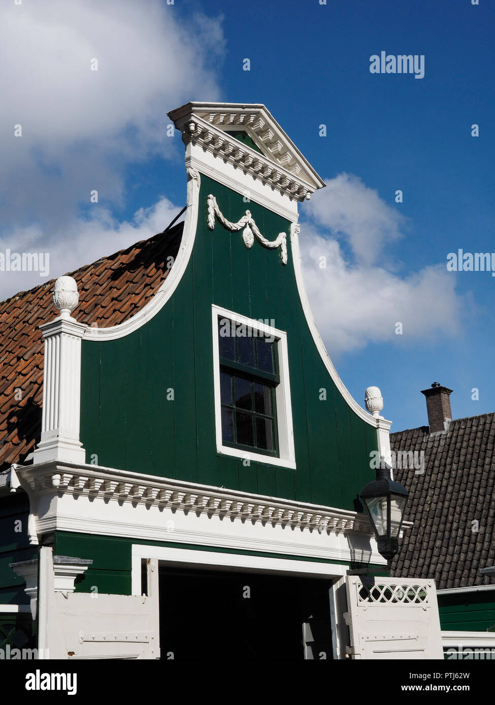 Typische zaanse schans Gebäude aus Holz Details, im Freilichtmuseum in Arnheim fotografiert, die Niederlande Stockfoto