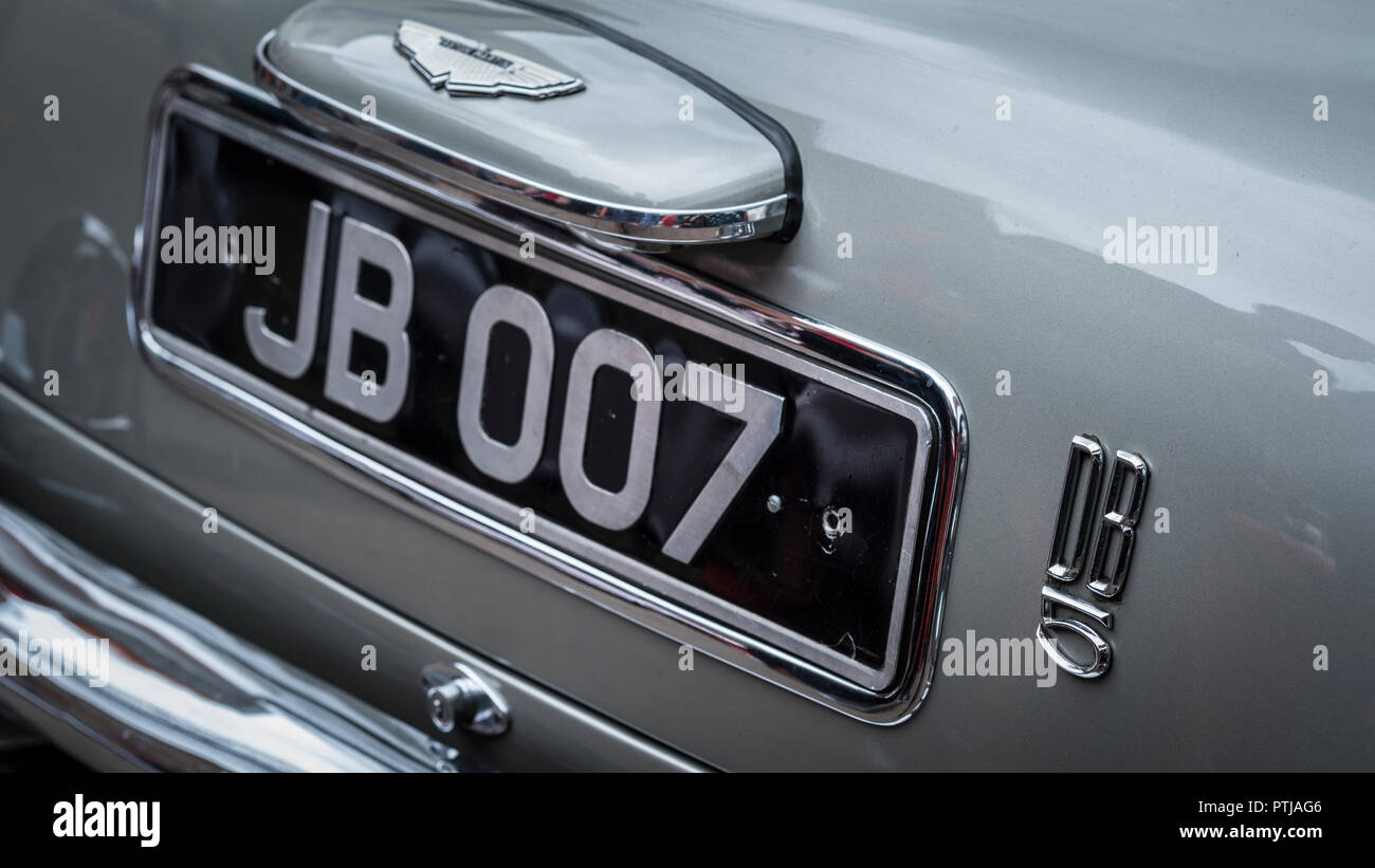 Aston Martin DB5 mit Kennzeichen JB007. Stockfoto
