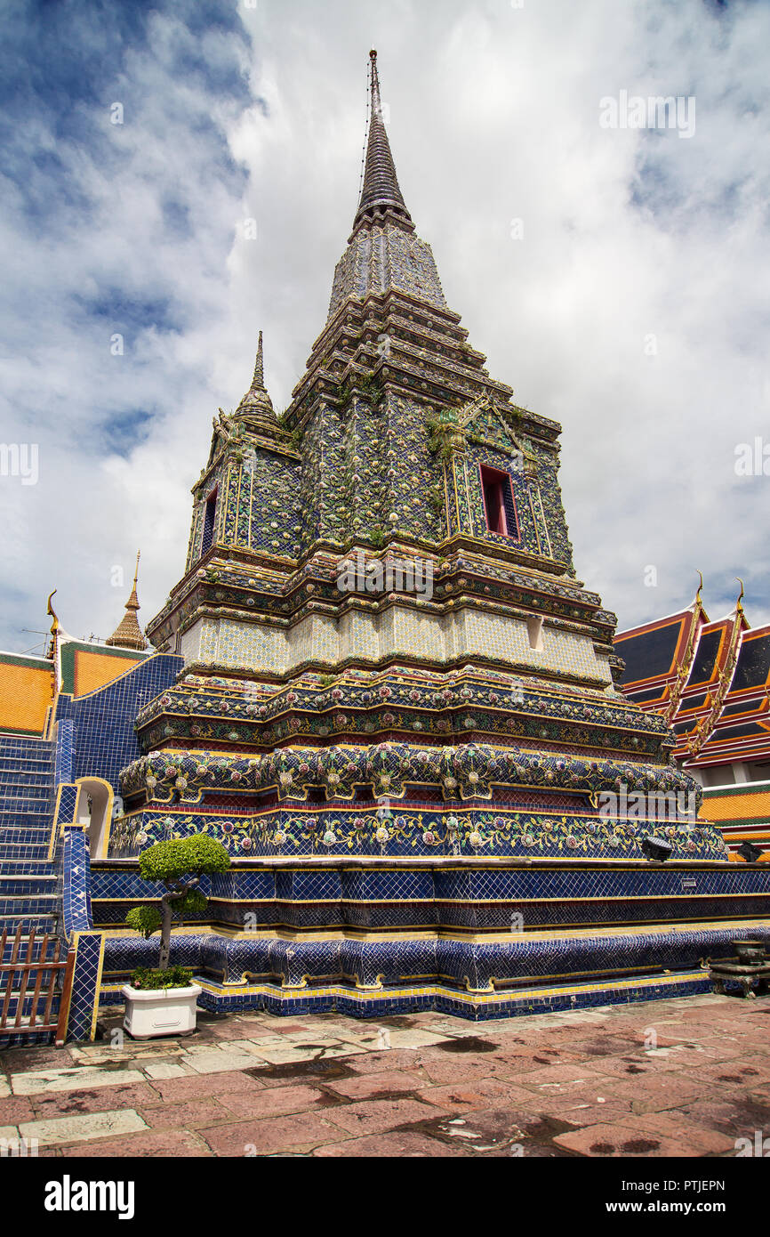 Rama IV. im Chedi Phra Maha Chedi Si Rajakarn, Wat Pho, Bangkok, Thailand. Stockfoto