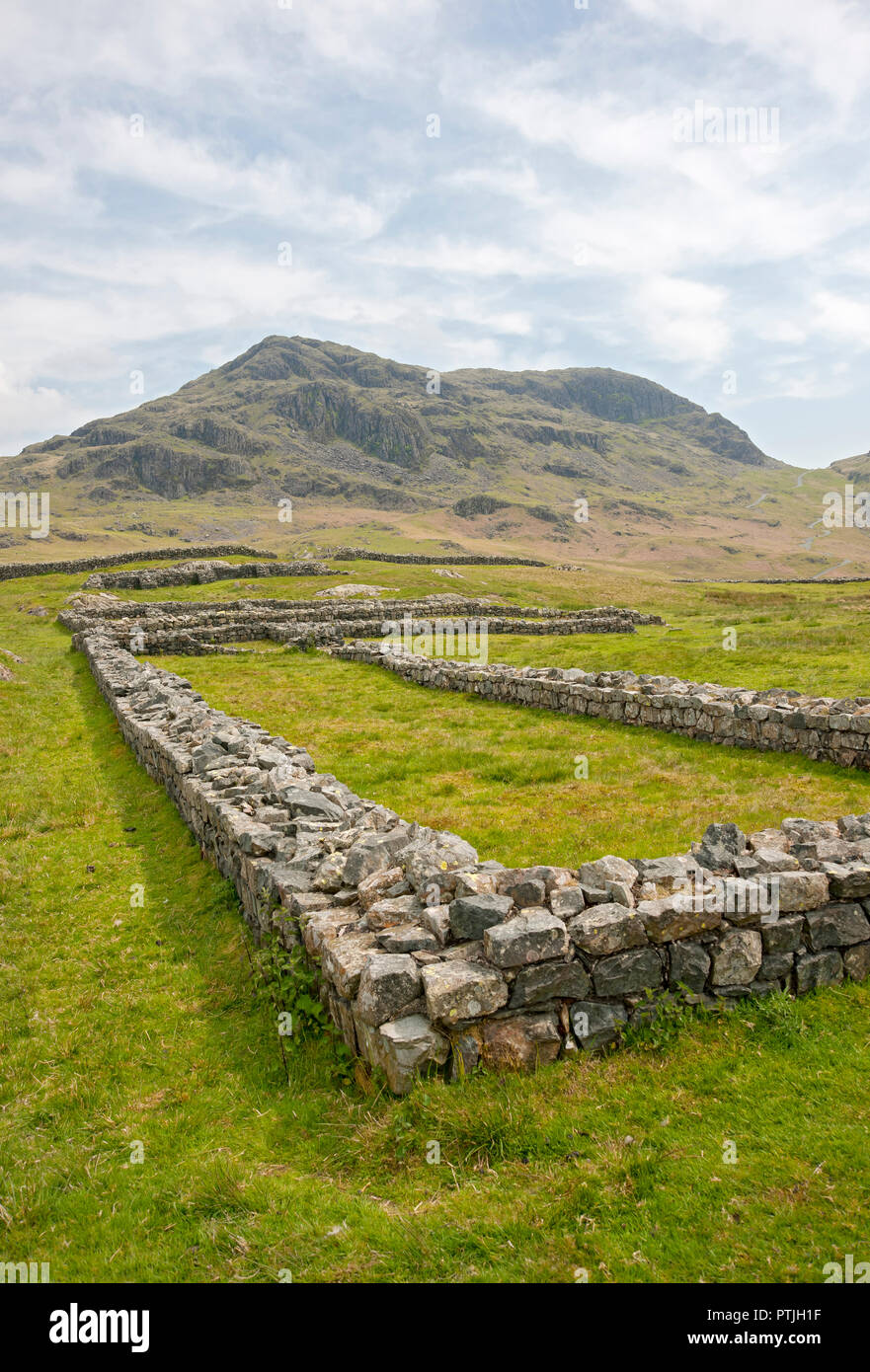 Hardknott Fort und Hardknott Pass. Stockfoto