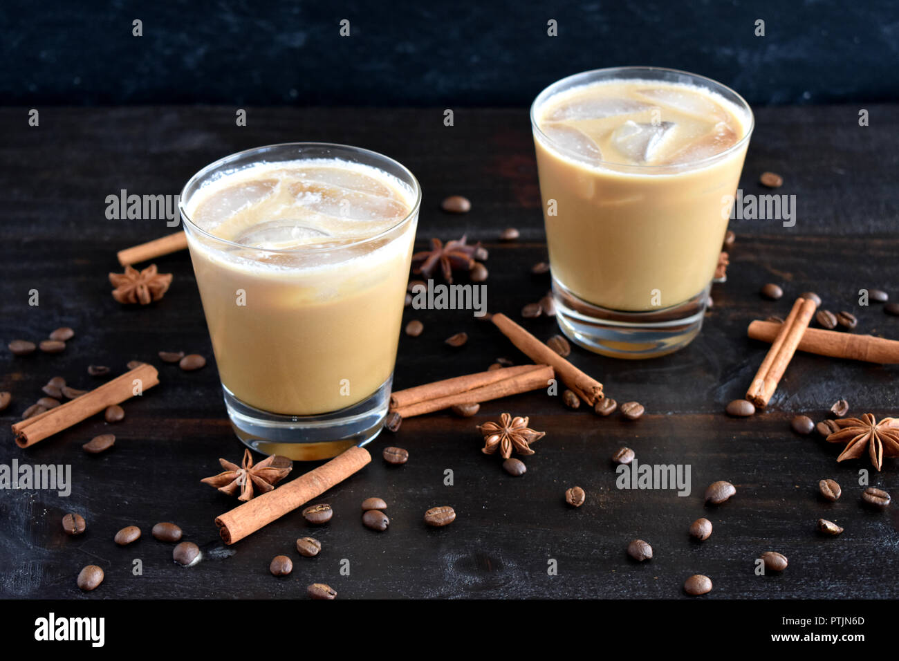 Gewürzt White Russian Cocktails Stockfoto