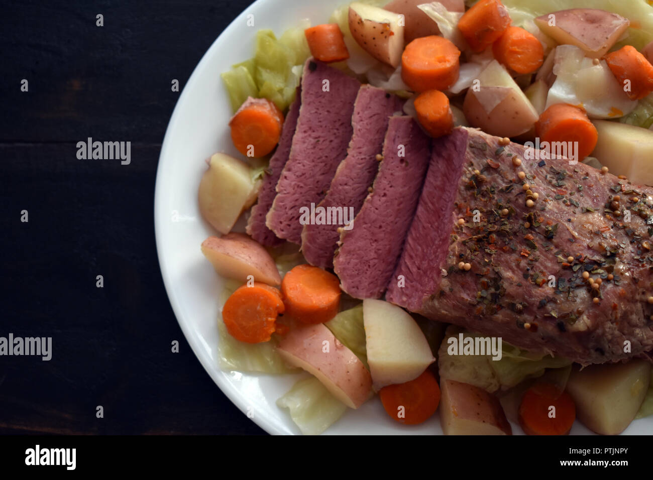Corned beef in scheiben geschnitten -Fotos und -Bildmaterial in hoher ...