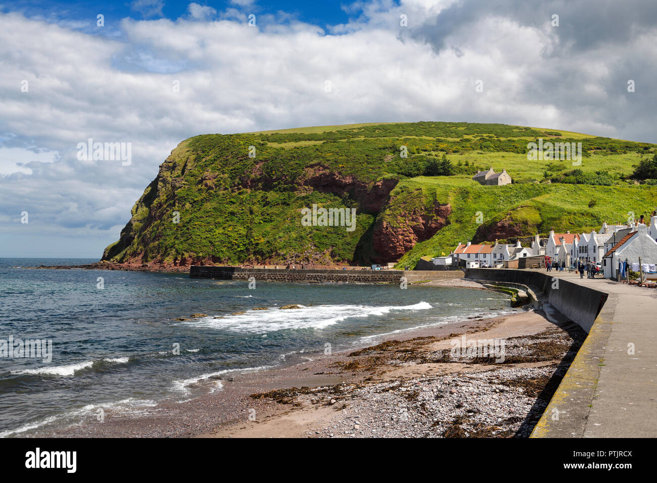 Ufer des Pennan Küstenfischerei Dorf in Aberdeenshire Schottland Großbritannien empfohlene im Film "Local Hero" Stockfoto
