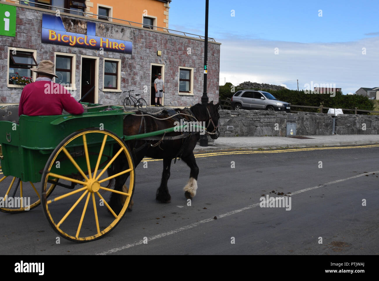 Pony und Trap Fahrten, Inishmore, Aran Inseln Árainn Mhór, Galway Bay. Stockfoto