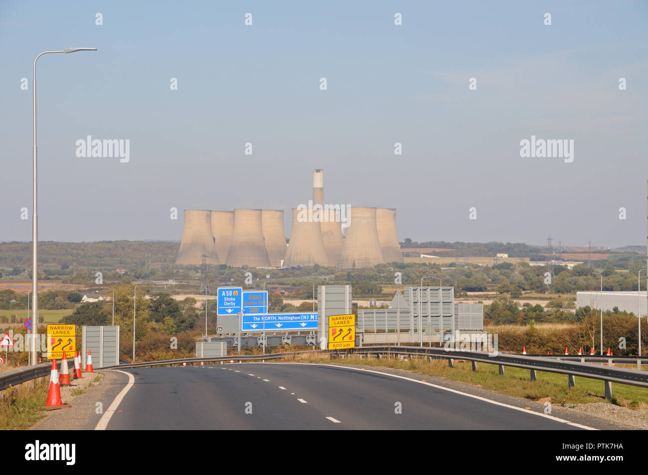 Ratcliffe-on-Soar Power Station und der Trent Tal von der A 453 in der Nähe von Derby, Leicestershire, England Stockfoto