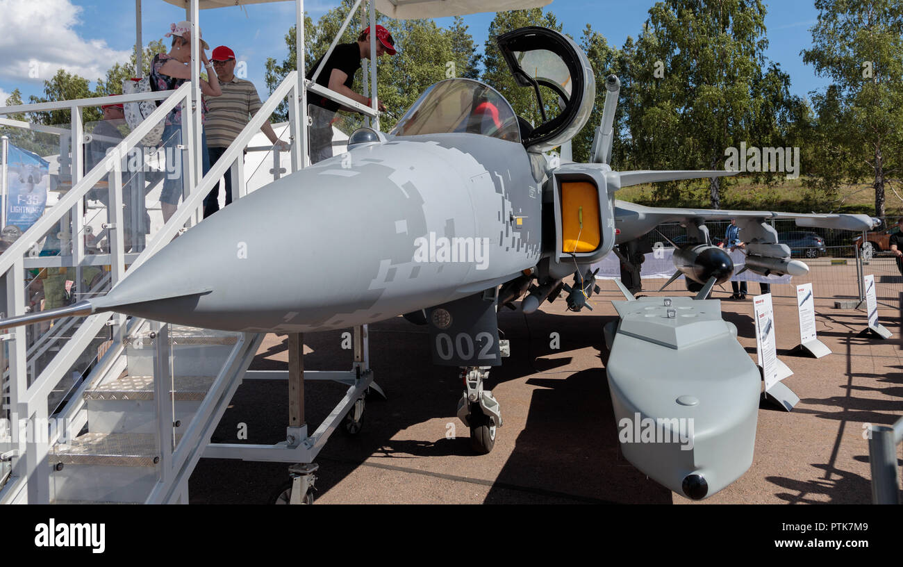 Die schwedische Saab JAS 39E Gripen multirole Fighter vertreten durch ein Mock-up bei der Finnischen Luftwaffe 100 Jahre Jubiläum Air Show in Tikkakoski. Stockfoto