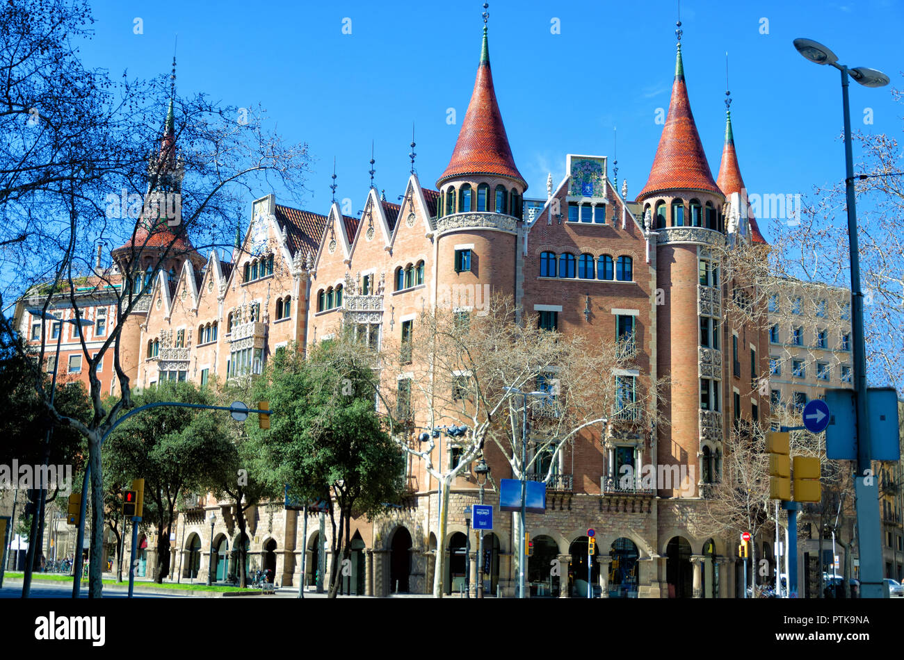 Schöne Gebäude in der Nachbarschaft in Barcelona, Spanien Stockfoto
