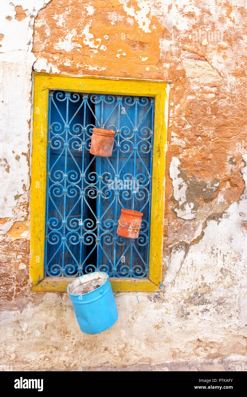 Alte Mauer mit traditioneller Architektur in Tunis, Tunesien Stockfoto