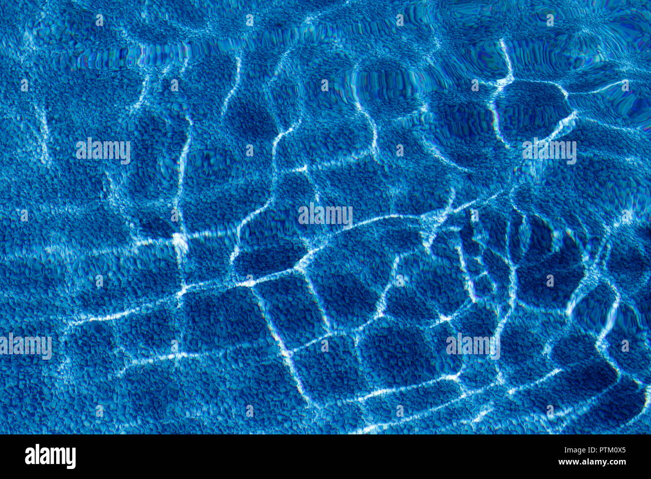 Wasser Oberfläche mit reflektierenden Muster über steinigem Grund, Hintergrundbild, Kanada Stockfoto